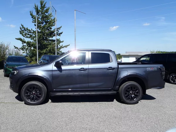 Isuzu D-Max 2.2 Double Cab V-CROSS 4x4 - foto 5