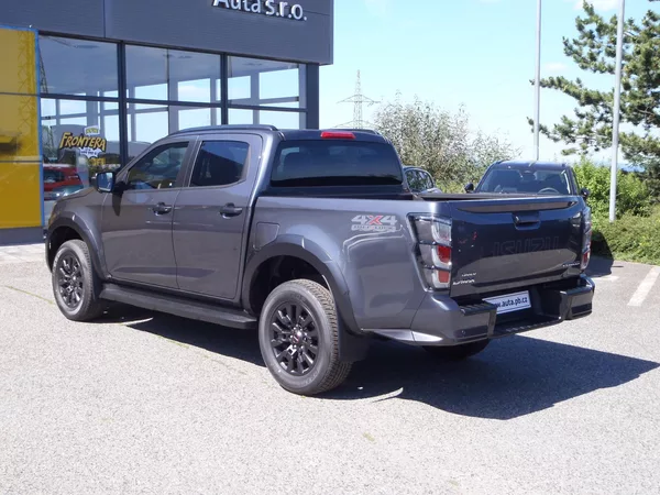 Isuzu D-Max 2.2 Double Cab V-CROSS 4x4 - foto 6