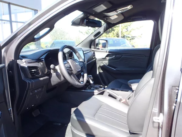 Isuzu D-Max 2.2 Double Cab V-CROSS 4x4 - foto 9