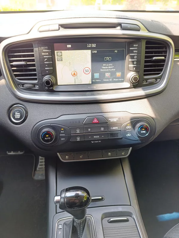 Kia Sorento 2.2 CRDi Premium - foto 8