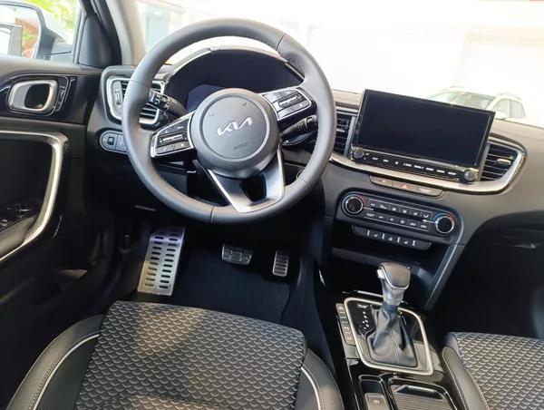 Kia XCeed 1,6 GDi GPF PHEV 6DCT PREMIUM - foto 9