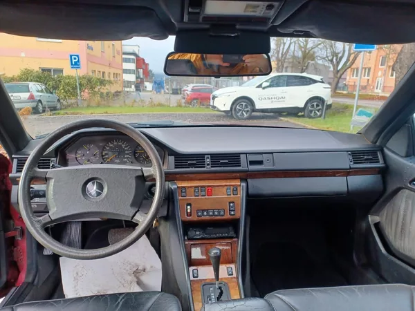 Mercedes-Benz 124 Coupé - foto 10