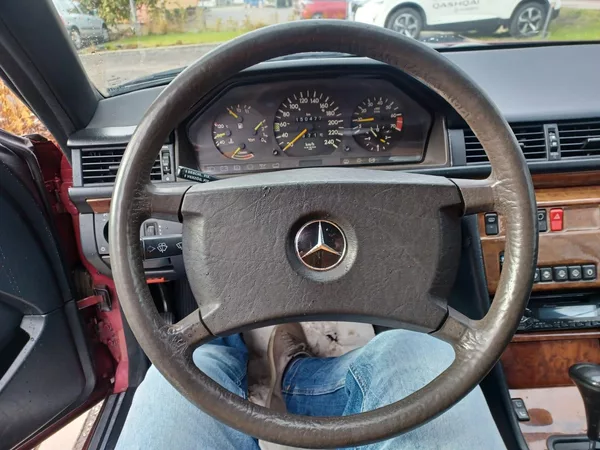 Mercedes-Benz 124 Coupé - foto 11