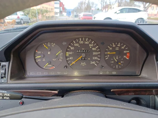 Mercedes-Benz 124 Coupé - foto 12