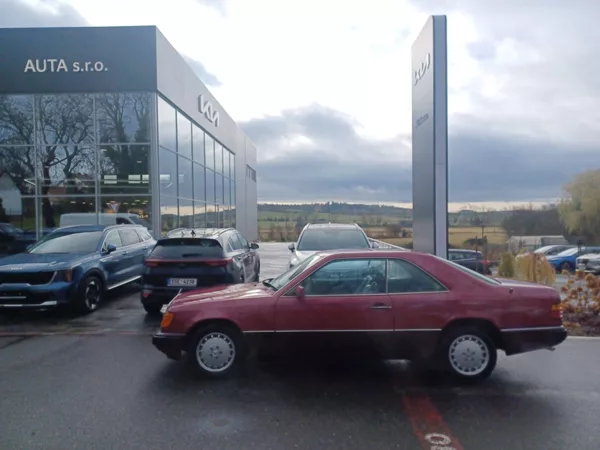 Mercedes-Benz 124 Coupé - foto 4