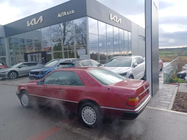 Mercedes-Benz 124 Coupé - foto 5