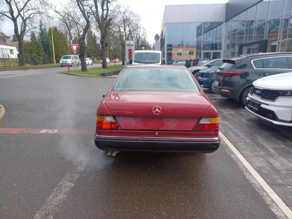 Mercedes-Benz 124 Coupé - foto 6