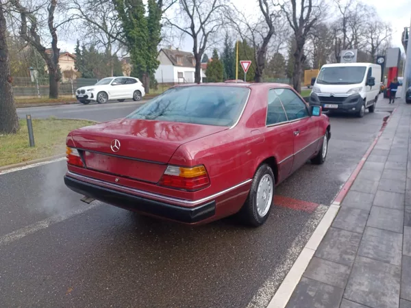 Mercedes-Benz 124 Coupé - foto 7