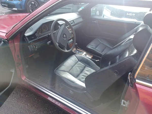 Mercedes-Benz 124 Coupé - foto 8