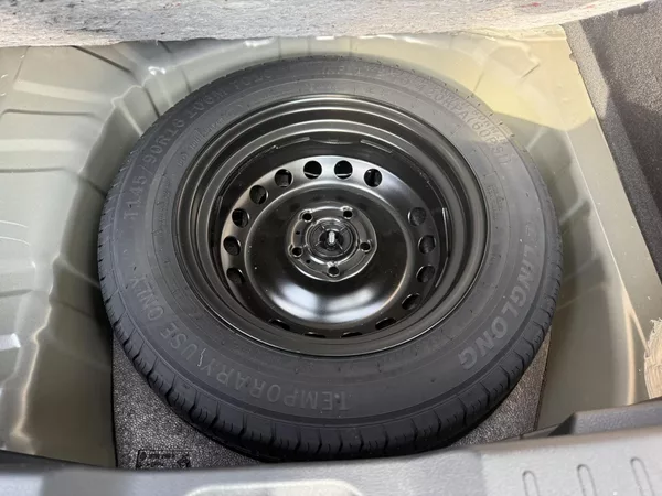 Nissan Juke N-CONNECTA + SAFETY + COLD - foto 10