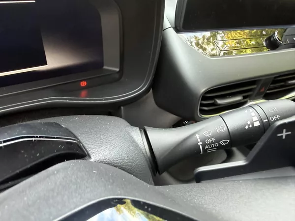 Nissan Juke N-CONNECTA + SAFETY + COLD - foto 15