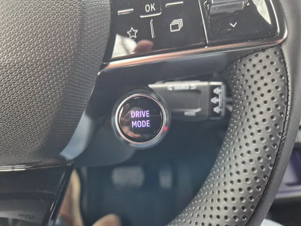 Nissan Micra EVOLVE 52kWh 150k - foto 18
