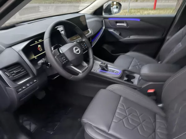 Nissan Qashqai DIG-T X-TRONIC TEKNA + BOSE - foto 16