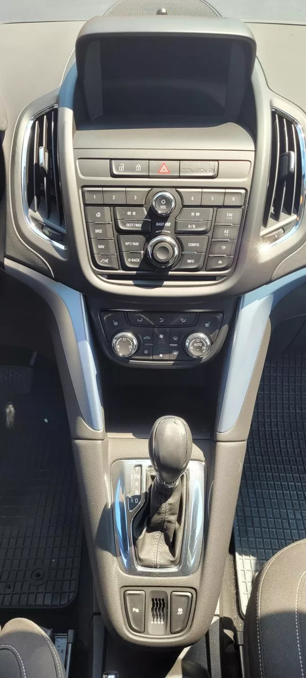 Opel Zafira 1,4i 103kW benzín Automat - foto 19