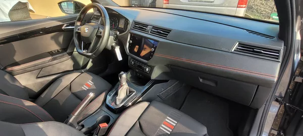 Seat Arona FR 1,5TSi 110kW benzín - foto 16