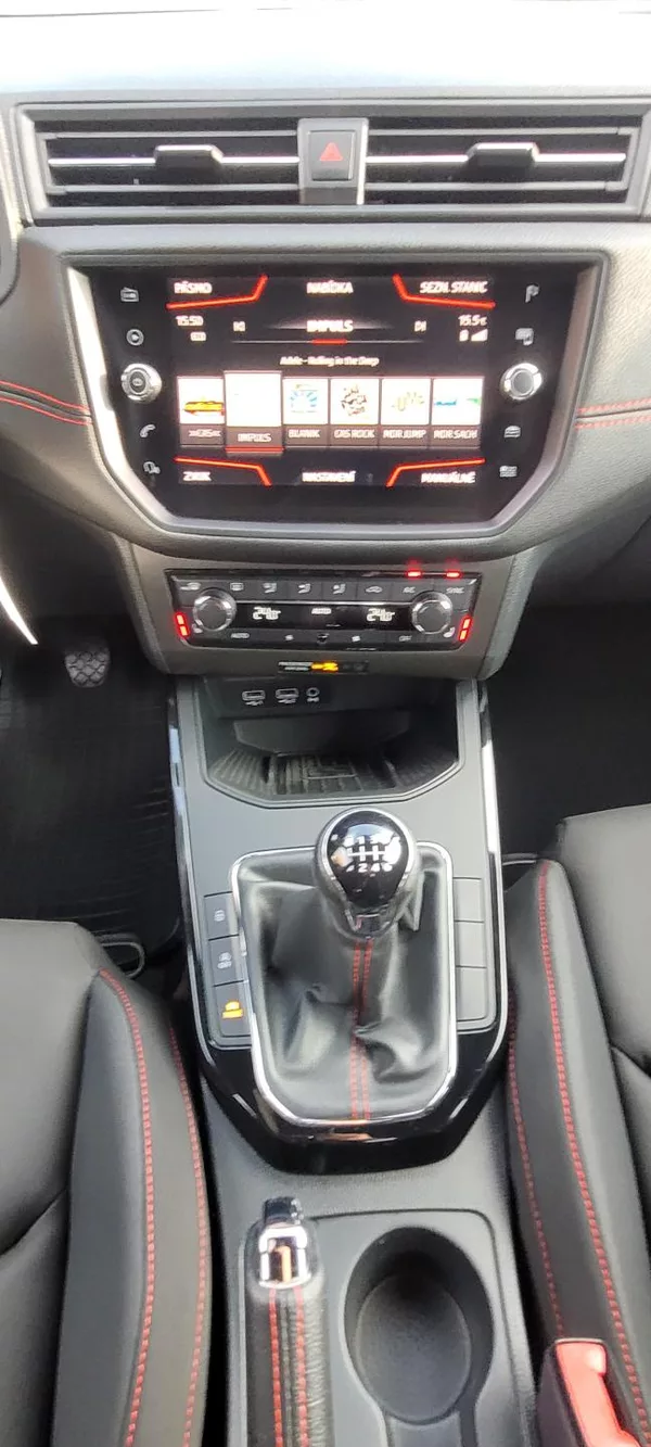 Seat Arona FR 1,5TSi 110kW benzín - foto 20
