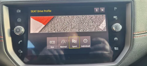 Seat Arona FR 1,5TSi 110kW benzín - foto 33