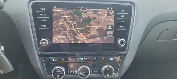 Škoda Octavia 2,0TDi 110kW DSG 4×4 „CLEVER“ - foto 22