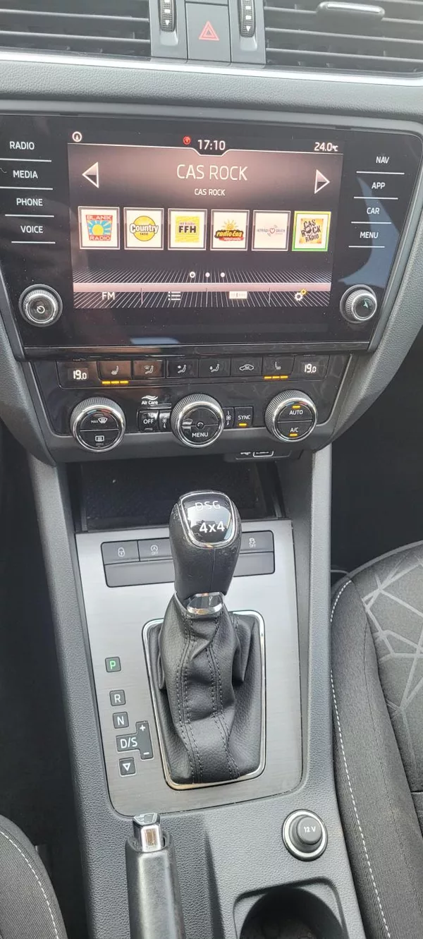Škoda Octavia 2,0TDi 110kW DSG 4×4 „CLEVER“ - foto 26