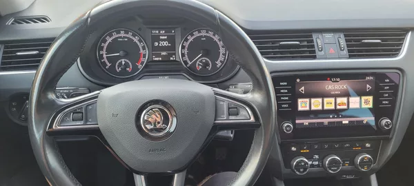 Škoda Octavia 2,0TDi 110kW DSG 4×4 „CLEVER“ - foto 28