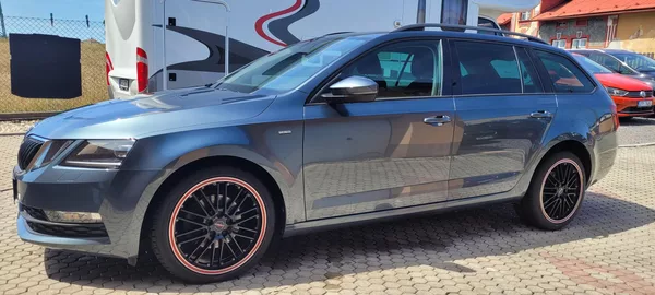Škoda Octavia 2,0TDi 110kW DSG 4×4 „CLEVER“ - foto 8