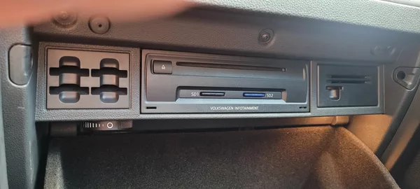 Volkswagen Golf 1,2TSi 77kW benzín DSG Comfort - foto 31