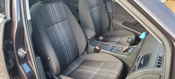 Volkswagen Golf 7 1,2 TSi 81kW benzín Lounge - foto 16
