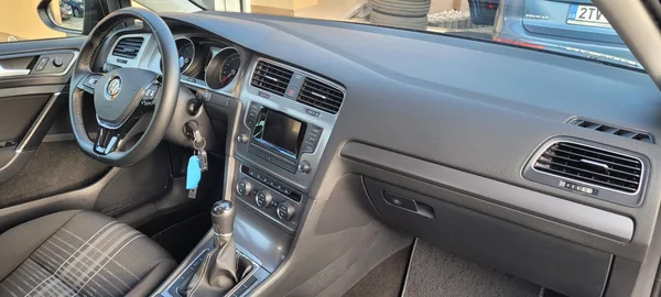Volkswagen Golf 7 1,2 TSi 81kW benzín Lounge - foto 19