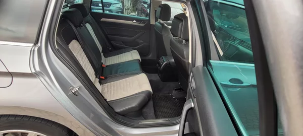 Volkswagen Passat Variant 2,0TDi 176kW DSG 4×4 - foto 12