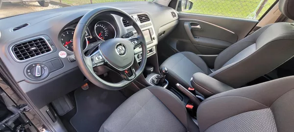 Volkswagen Polo 1,2TSi 81kW R-Line Highline - foto 17
