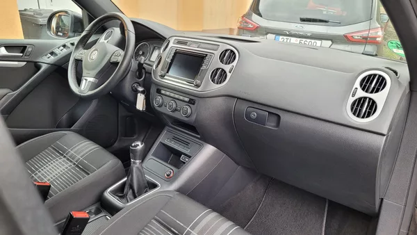 Volkswagen Tiguan 2,0TDi 110kW Lounge - foto 20