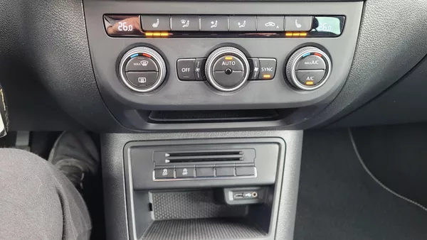 Volkswagen Tiguan 2,0TDi 110kW Lounge - foto 30