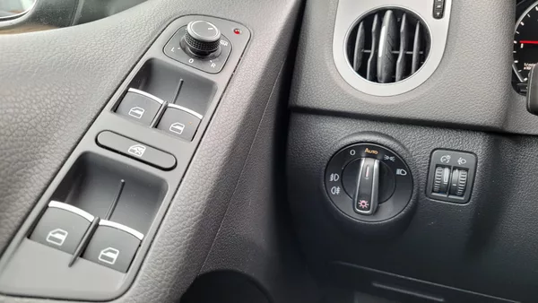 Volkswagen Tiguan 2,0TDi 110kW Lounge - foto 35