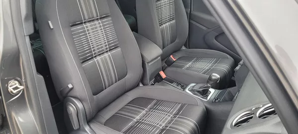 Volkswagen Tiguan 1,4TSi 110kW DSG R-Line Bi-Xen - foto 15