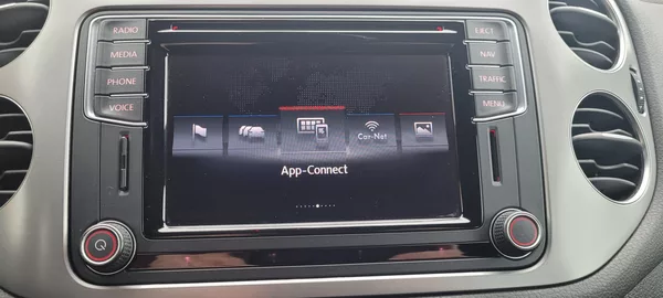 Volkswagen Tiguan 1,4TSi 110kW DSG R-Line Bi-Xen - foto 25
