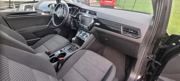 Volkswagen Touran 1,4TSi 110kW benzín DSG FuLLeD - foto 16