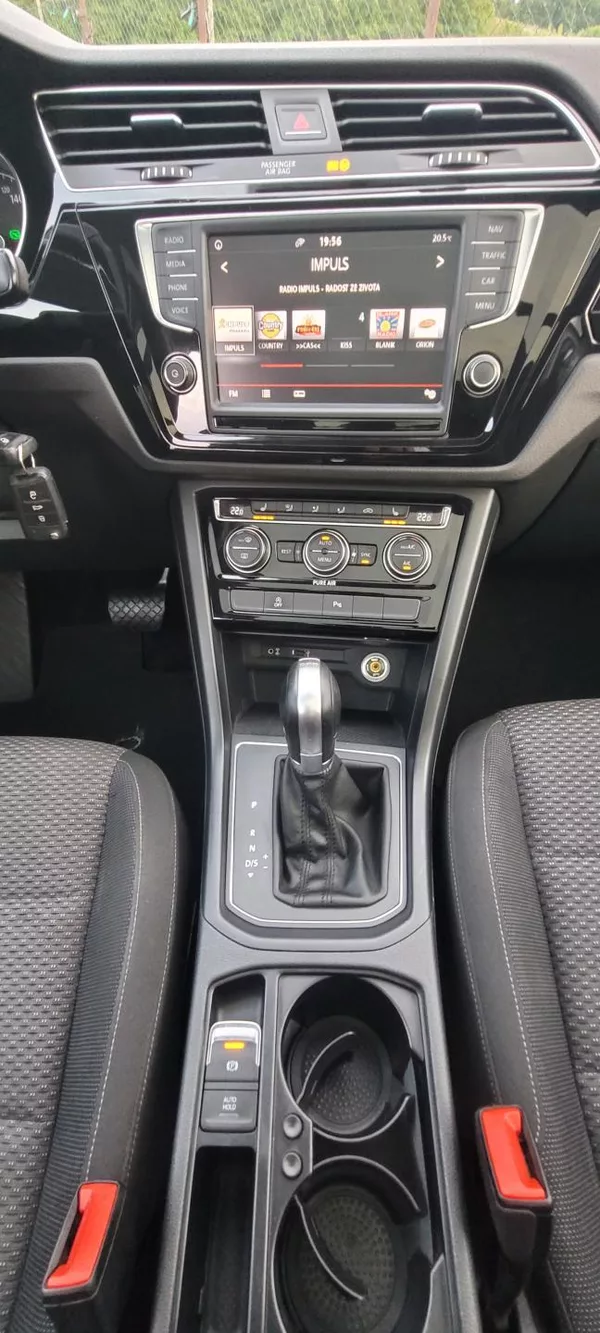 Volkswagen Touran 1,4TSi 110kW benzín DSG FuLLeD - foto 19