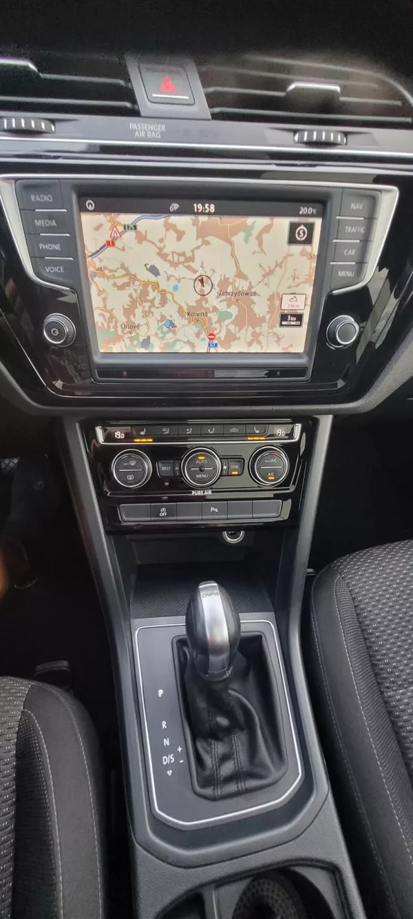Volkswagen Touran 1,4TSi 110kW benzín DSG FuLLeD - foto 22
