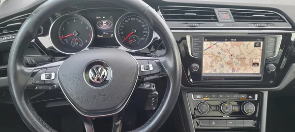 Volkswagen Touran 1,4TSi 110kW benzín DSG FuLLeD - foto 26