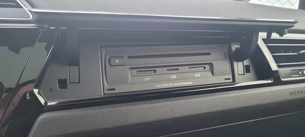 Volkswagen Touran 1,4TSi 110kW benzín DSG FuLLeD - foto 33