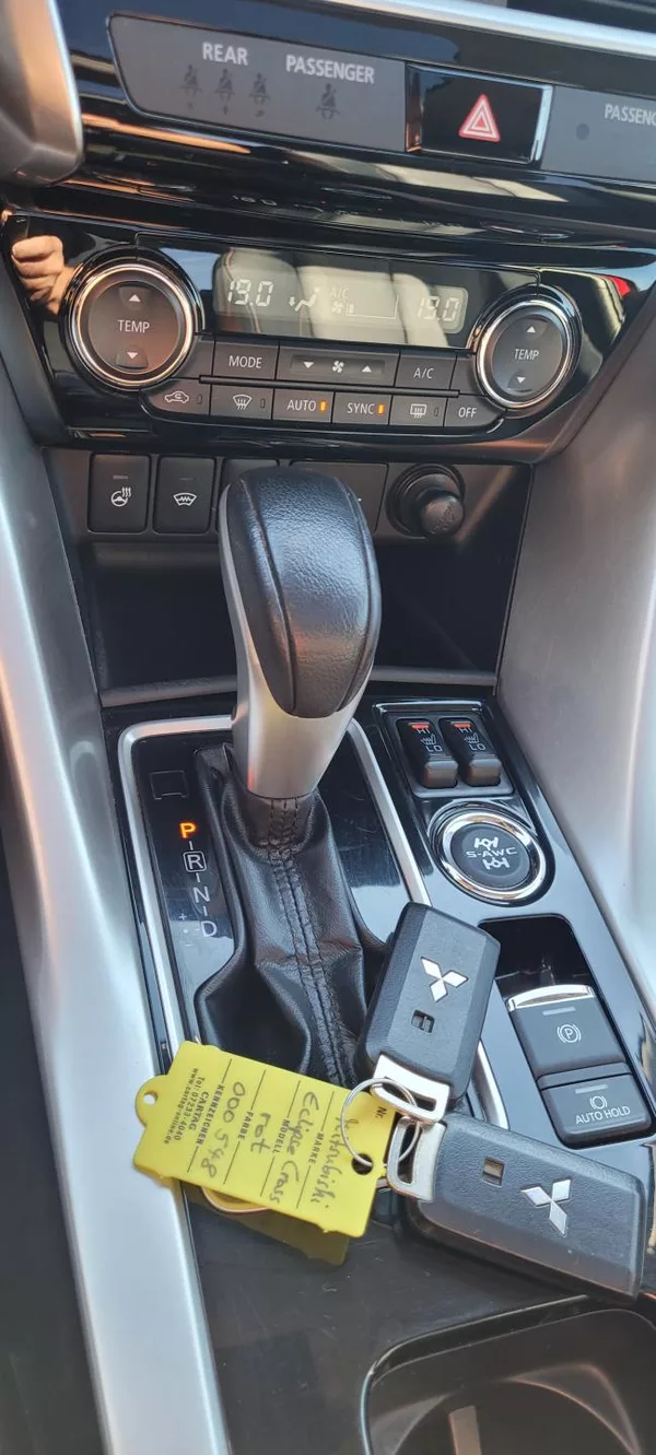 Mitsubishi Eclipse Cross 1,5T-MiVeC 120kW 4WD „TOP“ - foto 27