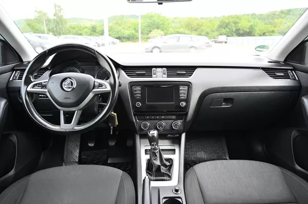 Škoda Octavia 1.6TDI 77KW Edition 4/2015 - foto 10