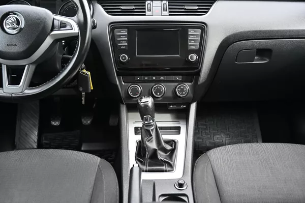 Škoda Octavia 1.6TDI 77KW Edition 4/2015 - foto 11