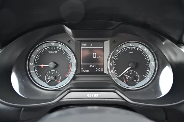 Škoda Octavia 1.6TDI 77KW Edition 4/2015 - foto 12