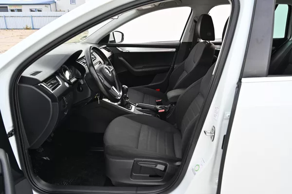 Škoda Octavia 1.6TDI 77KW Edition 4/2015 - foto 22