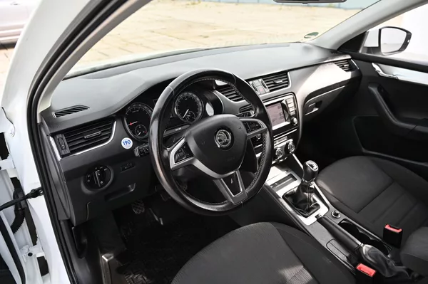 Škoda Octavia 1.6TDI 77KW Edition 4/2015 - foto 24