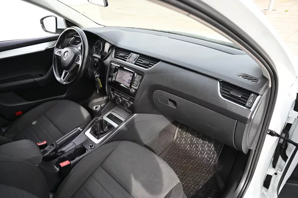 Škoda Octavia 1.6TDI 77KW Edition 4/2015 - foto 25