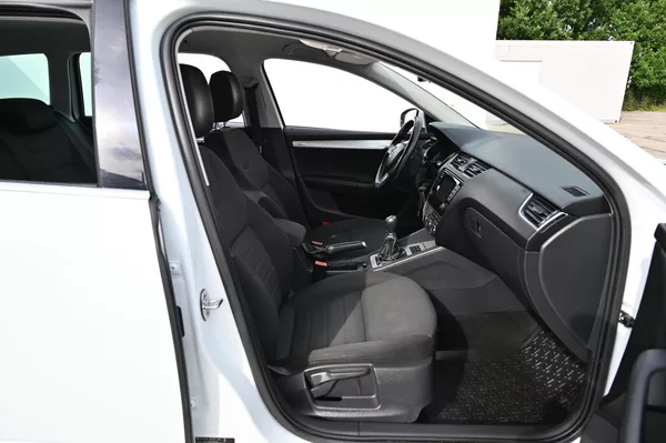 Škoda Octavia 1.6TDI 77KW Edition 4/2015 - foto 27