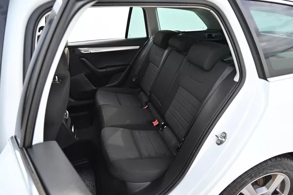 Škoda Octavia 1.6TDI 77KW Edition 4/2015 - foto 30