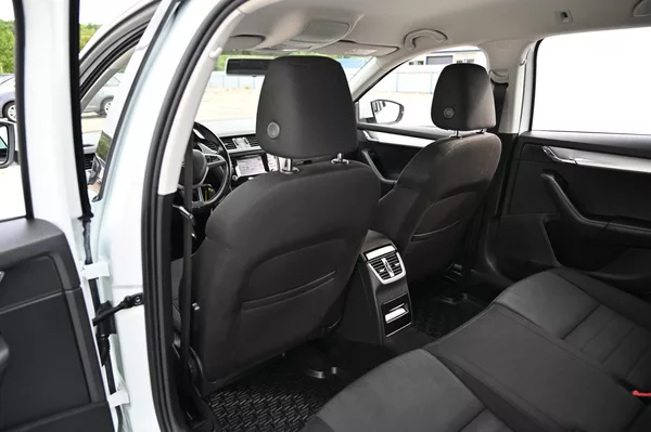 Škoda Octavia 1.6TDI 77KW Edition 4/2015 - foto 31